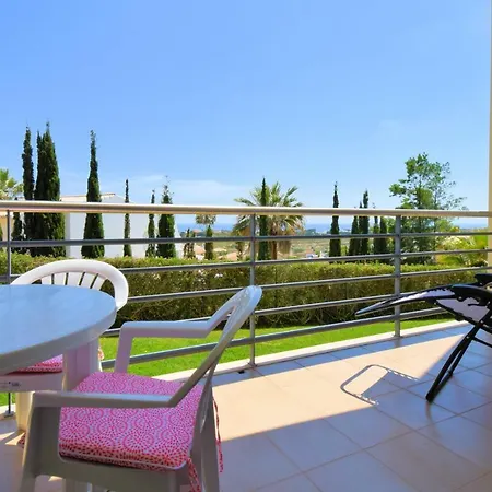 Lovely Sea View Balcony Апартаменты *